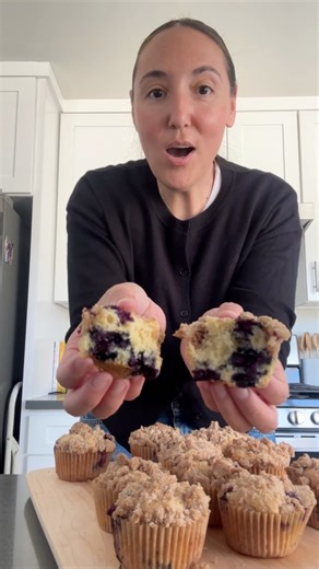 Blueberry Crumble Muffins made easy! My girls have been begging me to bake a batch of these. The simple crumb topping takes these muffins to the next level! Save this post and plan to bake asap 🫐 Start by making the crumb topping by mixing together; 1/4 cup cold butter, 1/2 cup sugar, 1/2 cup flour, 1 tsp cinnamon and a pinch of salt. Set in the fridge while you make the muffins batter. In a large bowl whisk together 1 egg, 1/3 cup milk, 1/3 cup neutral oil and 1 tsp vanilla. Next add in 1 1/2 