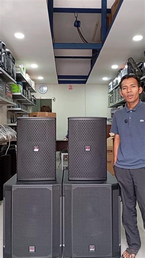 Kombinasi top & sub yang siap bikin ruangan langsung hidup 💥 Spesifikasi: HK-12 Nominal Power: 400W Tipe: High Output Passive System Max SPL: 123 dB / 129 dB Karakter Suara: Luas, detail, dan bertekstur Penggunaan: KTV room, party room, dan indoor venue SUB-18 PRO Nominal Power: 2800W Driver: 18” Subwoofer LF Max SPL: 126 dB Karakter Bass: Super powerful & solid 💣 Penempatan: Floor placement #berlin #fyp #speakerpasif #powersystem #subwoofer