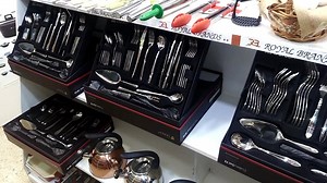 ROYALBRANDS 03717714 Great marketing makes the customer feel smart | Royal Brands