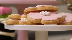 I built an Easter sweet table with multiple desserts... now every detail matters