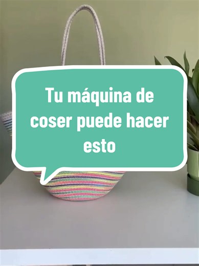 ¿Sabías que con una máquina de coser también puedes crear piezas de cestería? 🧺 Con cordón y la técnica adecuada puedes empezar a crear desde piezas sencillas hasta diseños mucho más elaborados, aprovechando una herramienta que quizás ya tienes en casa. En nuestro curso de Cestería con Máquina de Coser aprenderás paso a paso cómo preparar el cordón, formar las bases y coser correctamente para darle forma a tus piezas. 👉 Conoce el curso y aprende a crear tus propias piezas de cestería en el enl