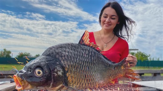 Wielki karp 12 kg z prawdziwą ikrą w środku! Przepyszne steki rybne