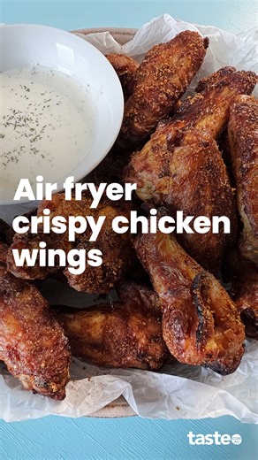 For the crispiest chicken wings, we turn to the air fryer! A clever brining hack keeps the chicken juicy, tender and flavourful while still injecting that delicious pickle juice flavour. Toss them in a moreish spice rub, dip them in tangy ranch and you have the tastiest wings ever! For the recipe, find the link in the comment below or Google ‘Taste air fryer crispy chicken wings'.⁣ | Taste.com.au