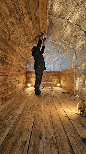Building a Hidden Arctic Ice Cave Home ❄️🔨