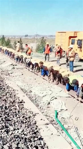 How 100-Ton Tracks Get Built Without Modern Machinery #railworker #railroadlife #viraltiktok #railwayconstruction #trackinstallation