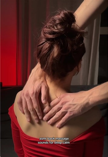 If your shoulders feel heavy today, this one minute might help you slow down ❤️#asmrsounds #asmrlover #asmrrelax #sleeepasmr #backmassage