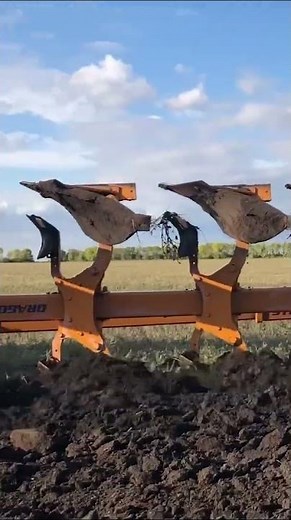 Claas turning earth with clean precision #claas_moro