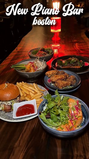 BostonbyChloe on Instagram: "🎹 BOSTON’S NEW PIANO BAR 🎹 Did you know?! A new gastropub with live music Thursday-Sunday nights has just opened right in Downtown? 🎶 @hobgoblin.bar features magical drinks and dishes inspired by gargoyles, fairytales, and fables. 🧌🧚‍♀️🧜🏼‍♀️ Their menu features fusion dishes along with craft cocktails. The chicken wings were seasoned to perfection! We also enjoyed their noodle and rice dishes. 🍜 Vegan friendly too! Something fun about Hobgoblin is that their