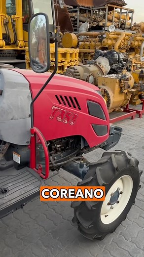 PRIMEIRO trator que encontrei em Dubai 🇦🇪 #agro #agricultura #dubai #trator #maquinasagricolas #agriculture #agronomia #engenharia #irrigacao #greenhouse #pivo #manejo | Rafael Nascimento Agro