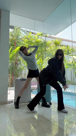 Exploring LÉDI Town with SECRET NUMBER | LÉA and DITA