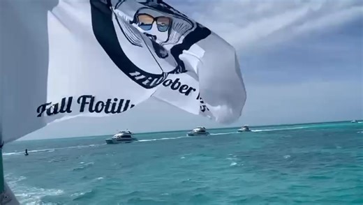 The Wandering Hillbilly under way. | MarineMax Vacations