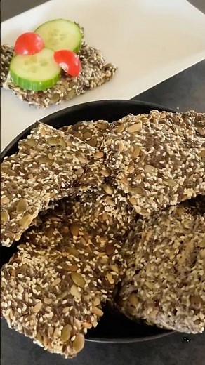 Easy And Delicious Homemade Seed Crackers - Try This Recipe Now!