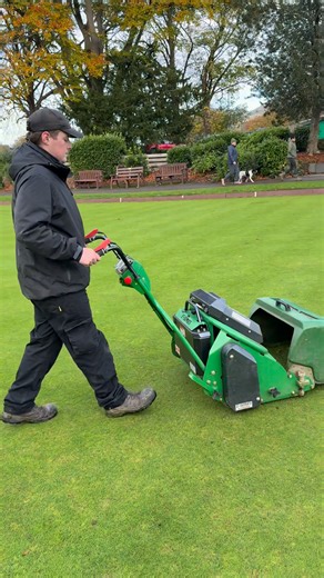 The ES-510 cutting the bowling green at Fitz Park in Keswick #dennismowers | Dennis Mowers