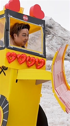 秋田県横手市公式(よこて旬スタグラム) on Instagram: "【公開中】「レット・イット・ゴー ～ありのままで～」歌ってみた🎤 かまくらが終わってしまって、ぼんでんが待ち遠しい今日。そんな時は「西川課長が歌ってみた」第2弾をぜひご覧あれ～！ ■西川課長が歌って応援プロジェクト： 横手の魅力営業課・西川課長が歌って横手のあらゆる分野を応援する企画。 #yokote ——— ハッシュタグ「#よこて旬スタグラム」をつけて投稿してください📸 たくさんの投稿をお待ちしています🥰 #秋田県 #横手市 #akita #きっとこの横手の共通言語は秋田弁じゃなくて笑顔だと思う #良い一日を"
