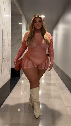 S H E L L M E N D E Z on Instagram: "Brunchn” 🧡 @fashionnovacurve"