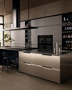 Geometrical linearity, sophisticated technology and discreet elegance give life to a contemporary and exclusive kitchen. Discover Shape kitchen on poliform.com. #poliform #poliformkitchen | Poliform