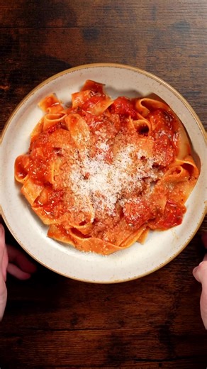 Easy Tomato Sauce Pasta 🍝 This super easy pasta is almost a one-pan recipe. Just add all the ingredients to the pan and mix. It’s honestly one of the simplest sauces I’ve made, and it definitely deserves a spot in your saved recipes. What you need: - 200 g cherry tomatoes - 1 onion - 2 cloves of garlic - salt, pepperoncini and dried basil - pasta water - cooked spaghetti #pasta #food #recipe #tasty #foodie
