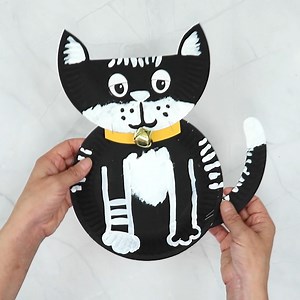 12K views · 196 reactions | Move over black cats—the black and white cats have arrived! Super easy to make from paper plates. https://www.thecrafttrain.com/black-and-white-cat-craft/ | The Craft Train | Facebook