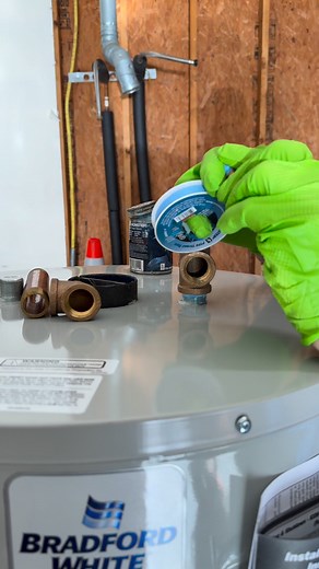 23K views · 178 reactions | I’m ALWAYS forgetting the plug 臘‍♂️ #plumbing #plumber #plumbproud #plumblife #waterheater #howto #diy #asmr #reels | Theconservativeplumber | Facebook