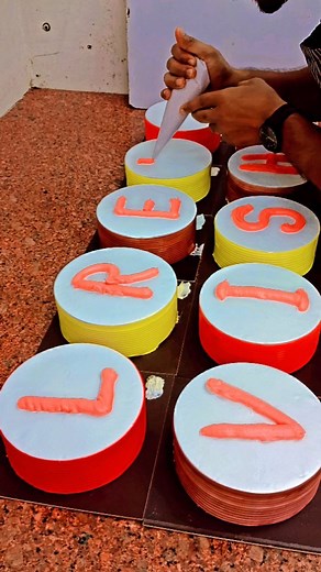 Easy alphabet cake design decoration video #reels #cakes Follow me 😍♥️🙏 and share video plz @roshan_cake_chef #cakedecoration #cakedecorating #cakemaking #trendingreels #trendingcakes #viralreels #viralchocolate #viralcakes | roshan_cake_chef