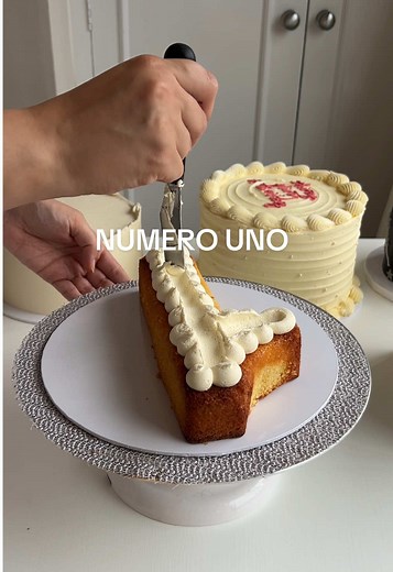 Creative Number Cakes for Special Celebrations