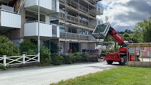 Manitou operator Stig Anders Skalmerås says: "I have been a machinist since 2004, and during that time I have tried most machines on the market but no one can compare with Manitou. This is my 3rd MRT and it is useful for crane, loading and replacing for me the need for a crane and crane truck. Very happy with the Manitou machine.» He works at Petter Bakøy AS in Norway. They are currently working on a project at the Othilienborg Borettslag, where they have facade rehabilitation of the housing coo