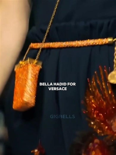 #bellahadid for #versace #gigbells #fashion #catwalktour#runway #fyp #shorts #youtubeshorts