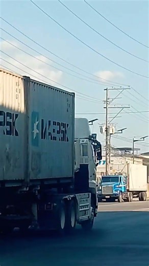 #asmr satisfying beautiful white trailer trucks loaded #vlog shortsvideo #viral