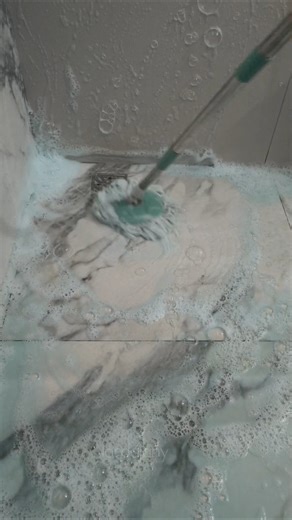 Limpeza Satisfatória no Box do Banheiro ✨ #lavando #espuma #donadecasa #fyp