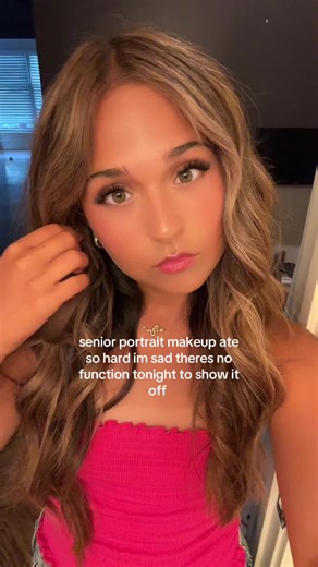 Stunning Senior Portrait Makeup Tips and Inspiration