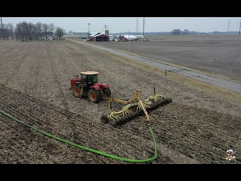 Manure Application with a Versatile 400 Tractor and Bazooka Farmstar Toolbar.