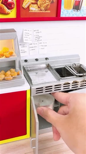 REAL Tiny Food Cooking, Baking, & Art Shop on Instagram: "Cooking Tiny burger 🍔 #tiny #miniature #fastfood #minicooking #tinyfood"