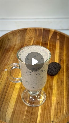 Fernanda Isabelle | CHOCOLATE QUENTE DE OREO 🍫 O frio chegou por aqui e eu fiz esse chocolate quente versão Oreo com chocolate branco pra esquentar! Ele é... | Instagram
