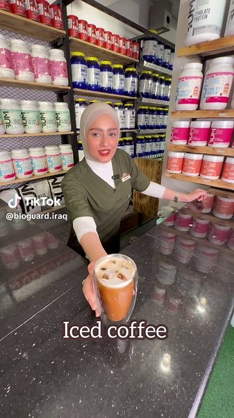 قهوة مثلجه 25 غرام بروتين و صفر سكريات ‼️ 💚 اكتبلي بالتعليقات شنو نسوي الحلقه القادمه 💚⁩