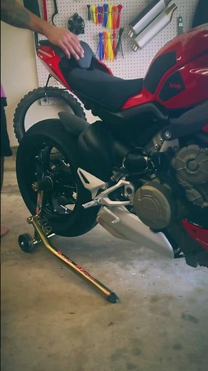 How to pit bull motorcycle rear stand #motorcycle #ducati #ducatistreetfighterv4s #bikelife