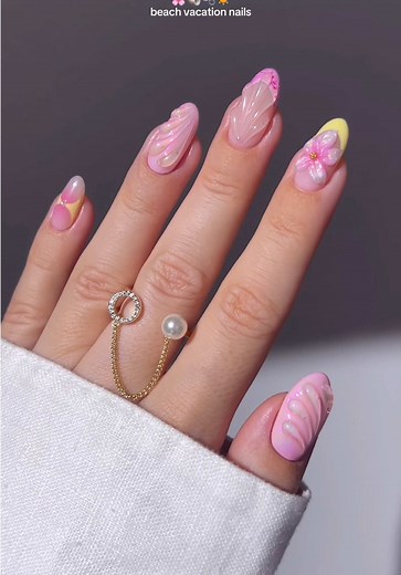 Beach Vacation Nails: Iridescent Summer Inspiration