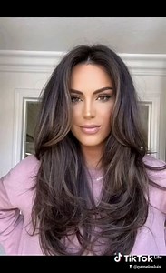 曆Sabías que el corte de cabello mariposa, también conocido como butterfly cut,✂️曆 se trata de un corte a capas creado por la estilista de celebs, Sunnie Brook, el cual se distingue por su efecto desnivelado que simula dos cortes en uno solo ✌ citas 8115790360 Gemelos Mitras | Gemelos Mitras | Facebook