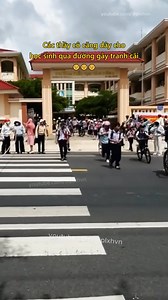 544K views · 5.4K reactions | Các thầy cô căng dây cho học sinh qua đường gây tranh cãi | Hôm Nay Có Gì | Facebook