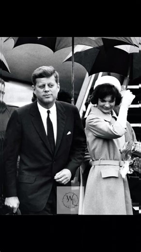 Kennedys Arrive in Vienna, 1961 🇦🇹 | JFK & Jackie’s Iconic State Visit ✨” . . . . #fblifestyle #jfk #jackiekennedy #jackieo #presidentkennedy #vienna1961 #kennedyhistory #firstlady #camelot #vintageamerica #1960sstyle #uspresident #americanhistory #diplomacy #johnfkennedy #jackiekennedystyle #historymoments #airforceone #viennatour #timelessstyle | Wild Lens Historic