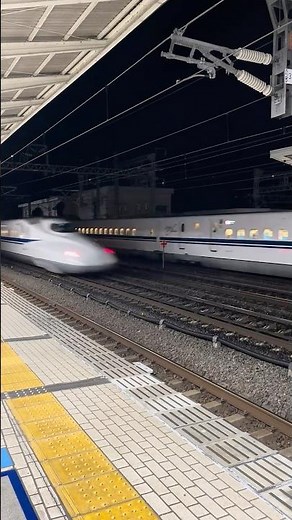 Japan's Bullet Train: Unbelievable High-Speed Pass! 💨🚅 The Precision of Shinkansen #japan,