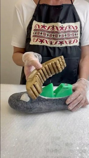 Learn how to make your own felted slippers with this unique tools #wetfelting #feltingwool #diyfrlt