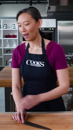 Cooking videos vs. reality of what a cook *should* be doing. Learn more techniques with Lan on YouTube. #howto #techniquely #kitchentips