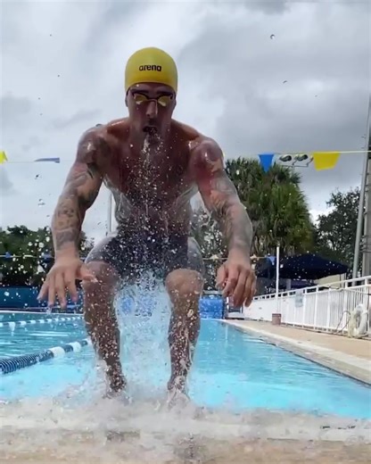 Entering the weekend in Bruno Fratus style 💪💪 #swimming #training 📹 @brunofratus | World Aquatics