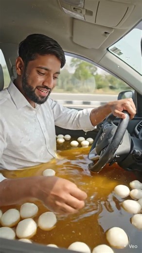 छेना के रसगुल्ला से भरी हुई मेरी कार कितना सुंदर नजारा है 😍 #food #youtubeshorts #indianfood