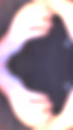 Sztanga łamana vs trap bar w martwym ciągu – różnica jest większa niż myślisz. Trap bar często wybacza więcej błędów i pozwala podnieść większy ciężar przy mniejszym stresie na dolne plecy. Sztanga łamana daje bardziej „klasyczne” czucie ciągu i mocniej wchodzi w tylną taśmę. Nie ma lepszej albo gorszej – jest ta, która pasuje do Twojego celu i poziomu. 👉 Zapisz rolkę, żeby wrócić przed następnym treningiem. . #martwyciag #trapbar #sztanga #treningsilowy #silownia #polskafit #plecy #posladki #c