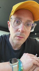 ‘HEY! ITS’S ME, STEVE. CHECKING IN’ 🥹 WATCH: ‘Blue’s Clues’ ex-host Steve Burns checks in on everyone in his new TikTok, leaving every millennial with tears streaming down their faces. This heart-warming TikTok came after the release of a recent Nickelodeon documentary discussing the dark side of some people’s favorite 2000s childhood shows. How are you, ka-Siloy? 🥲 🎥: hioutthereitsmesteve/TikTok #CDNDigital #CDNDEntertainment | CDN Digital