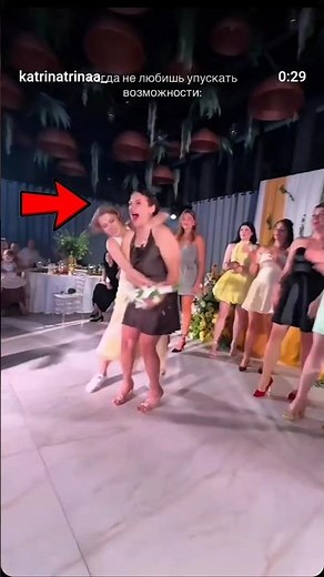 Bridesmaid Fight Over Bouquet Ends in Embarrassment 😳💐