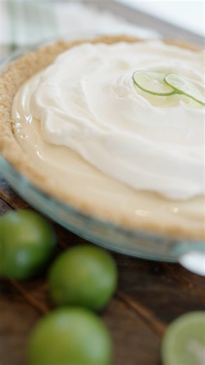 This is truly the BEST Key Lime Pie recipe – 6 simple ingredients and full of delicious flavor. Key Lime Pie is the perfect, light, and refreshing dessert. | Southern Bite