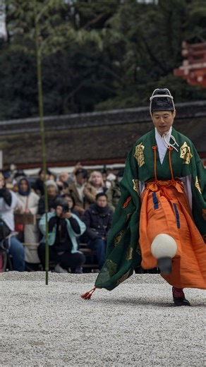 kyotophotogenic on Instagram: "何回続くかな？ Shimogamo Jinja Shrine 下鴨神社 蹴鞠はじめ Kemari is an elegant ball game played by the nobility since ancient times in Japan. Its defining characteristics are the posture when kicking, the height to which the ball is kicked, and how well one passes the ball to make it easy for the opponent to kick. These are very Japanese-style evaluation points. ずっと行けなかった蹴鞠はじめに行ってきました！ 4時間前に到着しましたがもう数名が場所取りされていて 京都でも人気の儀式であると分かります。 そして観衆の蹴鞠でのお目当てはラリー！ 長く続くと盛り上がりますね。 その様子をBGMなしでお送り