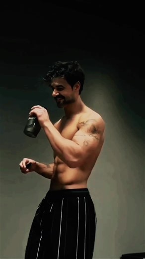 Fitness Model Showcases Impressive Physique at Gym